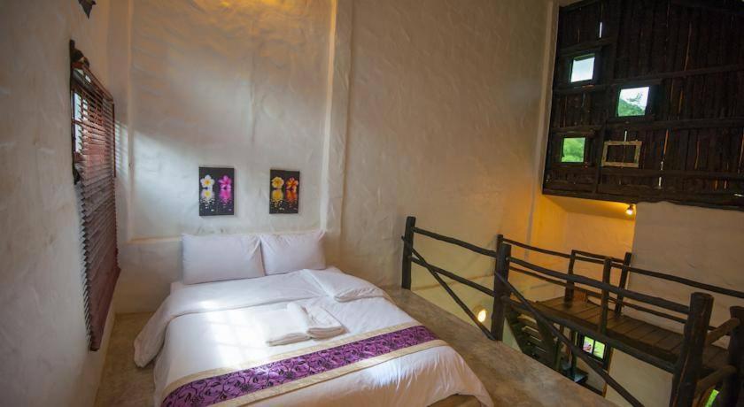 Baan Pong Tara Hotel Suan Phueng Exterior photo