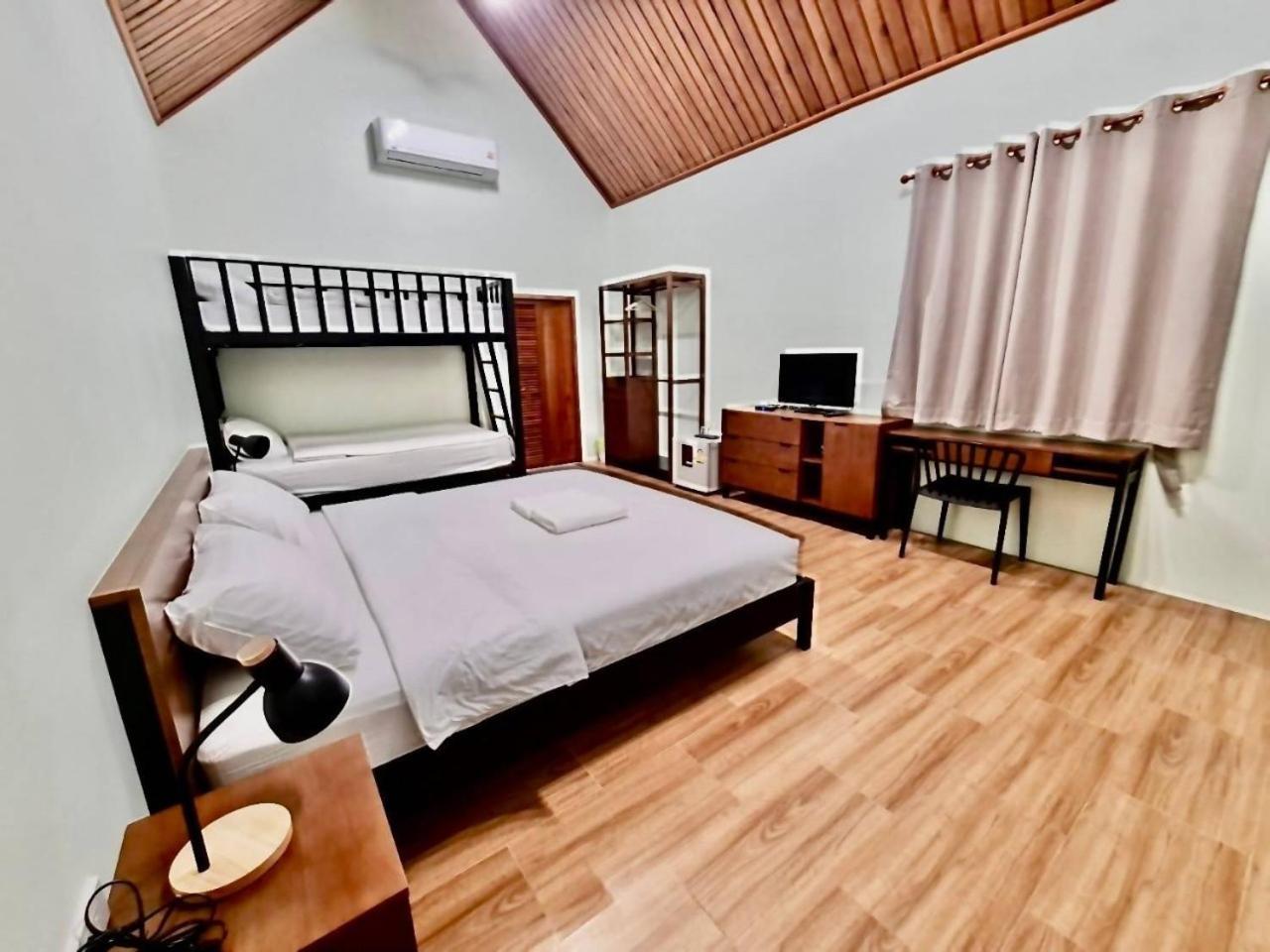 Baan Pong Tara Hotel Suan Phueng Exterior photo