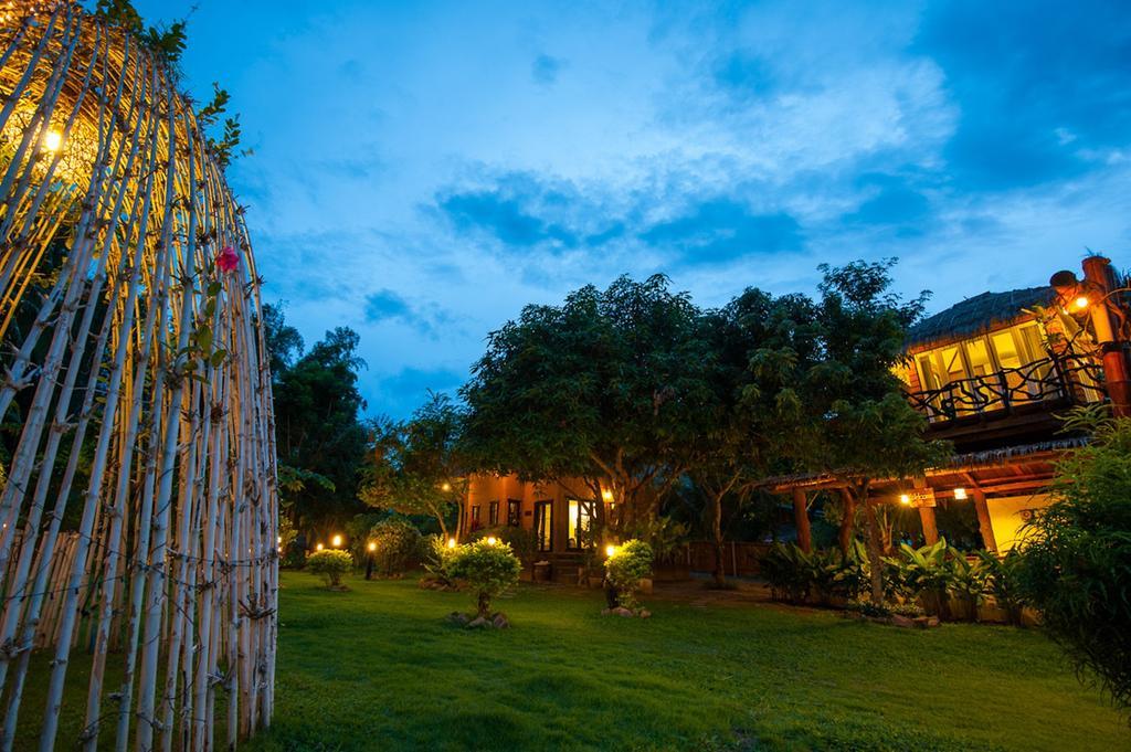 Baan Pong Tara Hotel Suan Phueng Exterior photo
